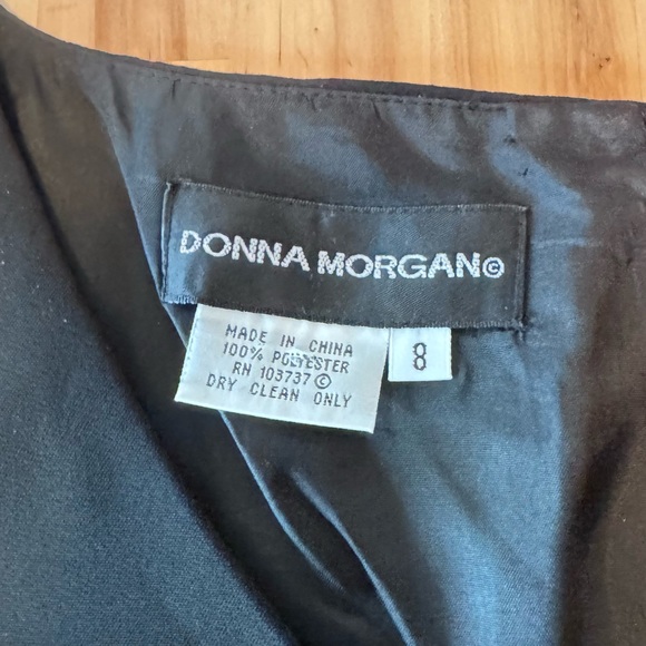 Donna Morgano Black V-Neck Sheath Dress Size 8 Gold Grommet Waist Tie - Picture 12 of 12